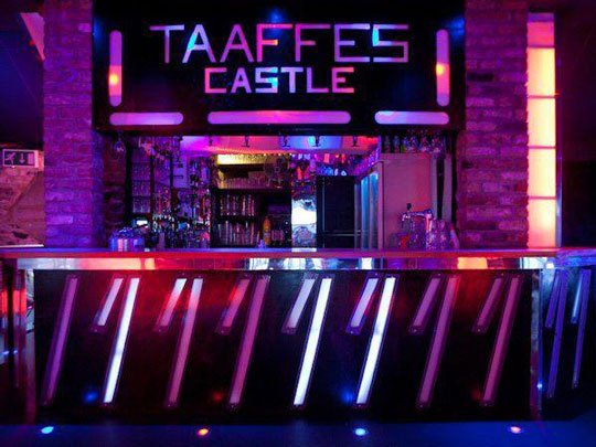Best Restaurants and Pubs in Carlingford for Local Flavours